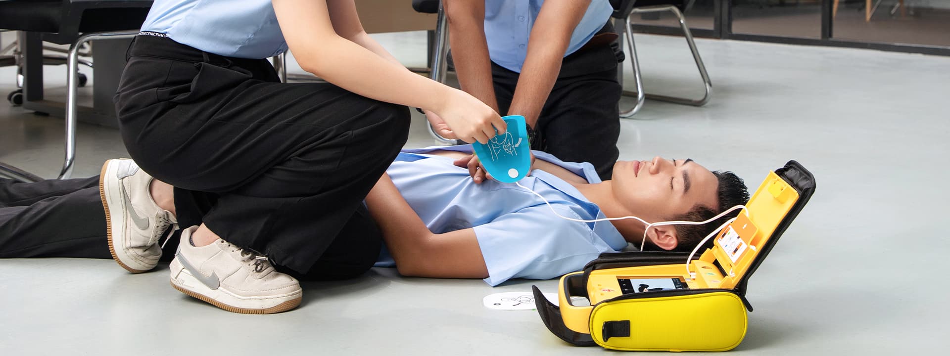 NeoPulse AED i5 Semi-Automatic External Defibrillator — view 1